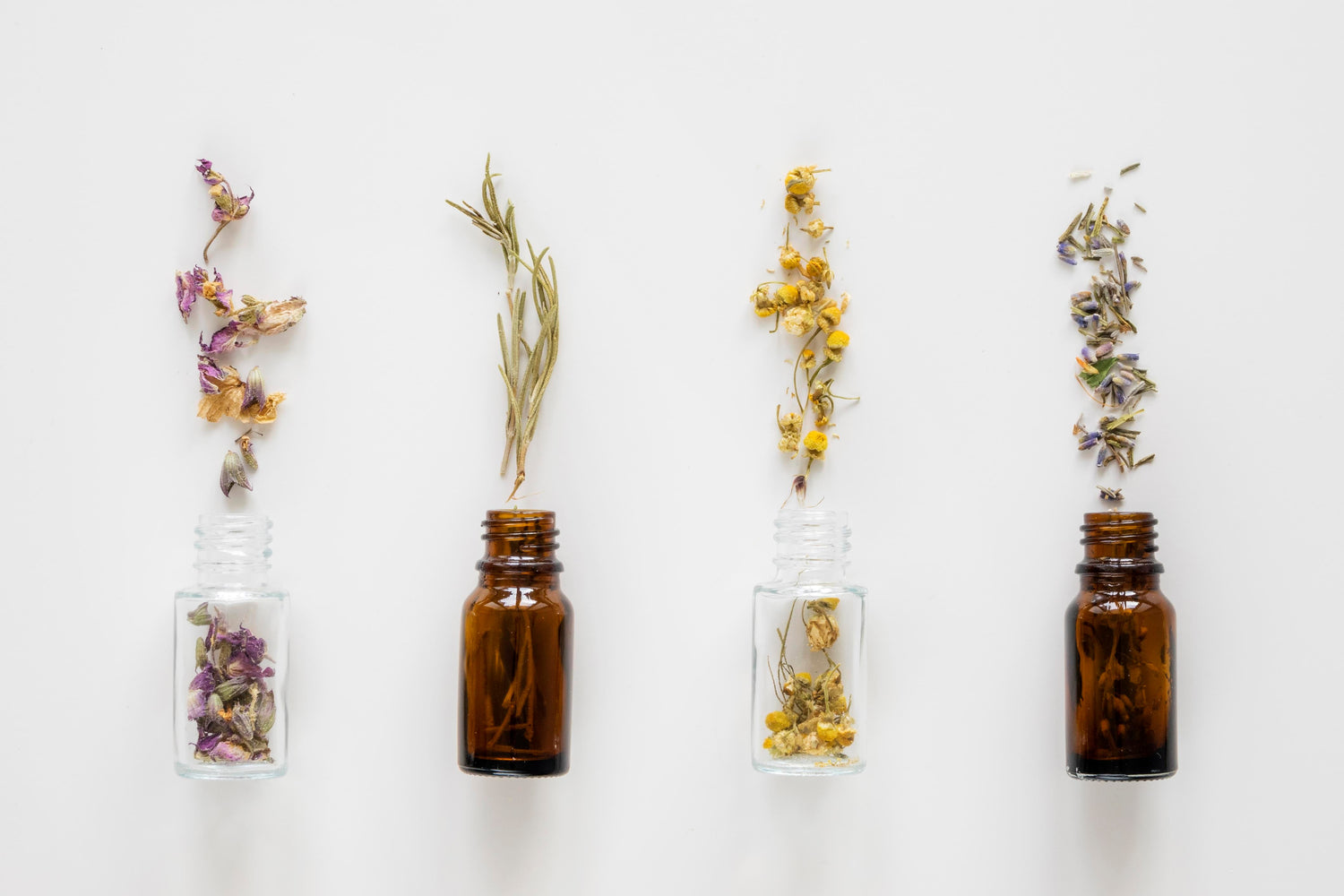 🌿 The Powerful Benefits of Essential Oils for Mind, Body & Spirit